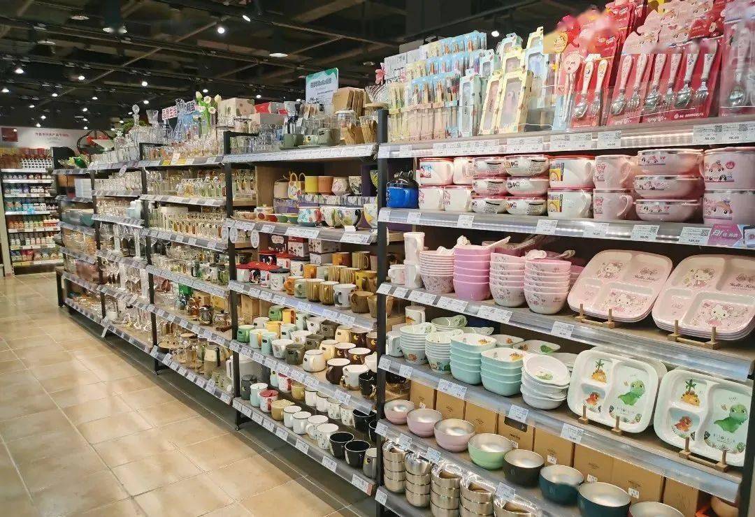 胖東來非食陳列學習_產品_日用百貨_拖鞋